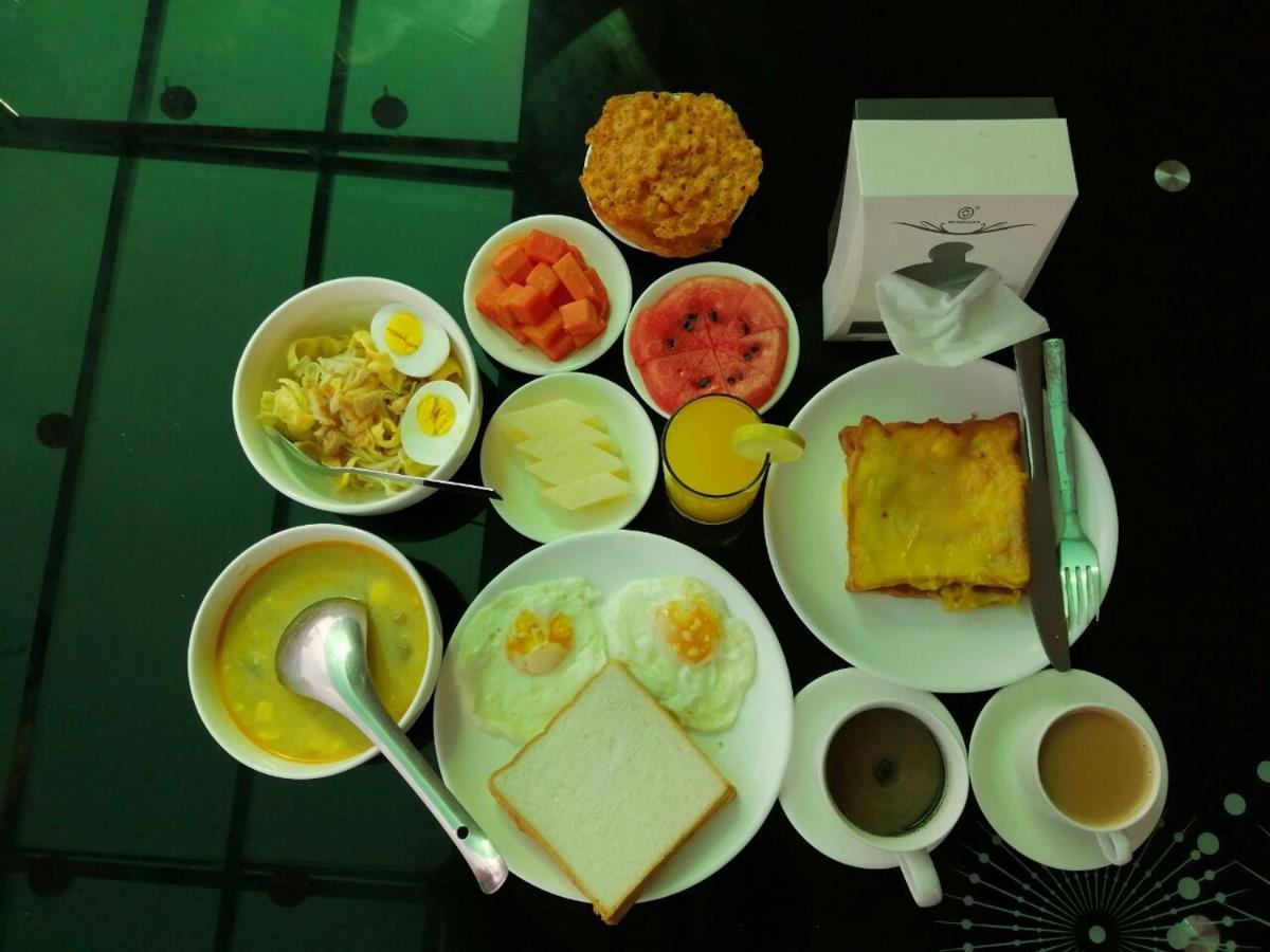 Golden Gate China Town Hotel Yangon Esterno foto