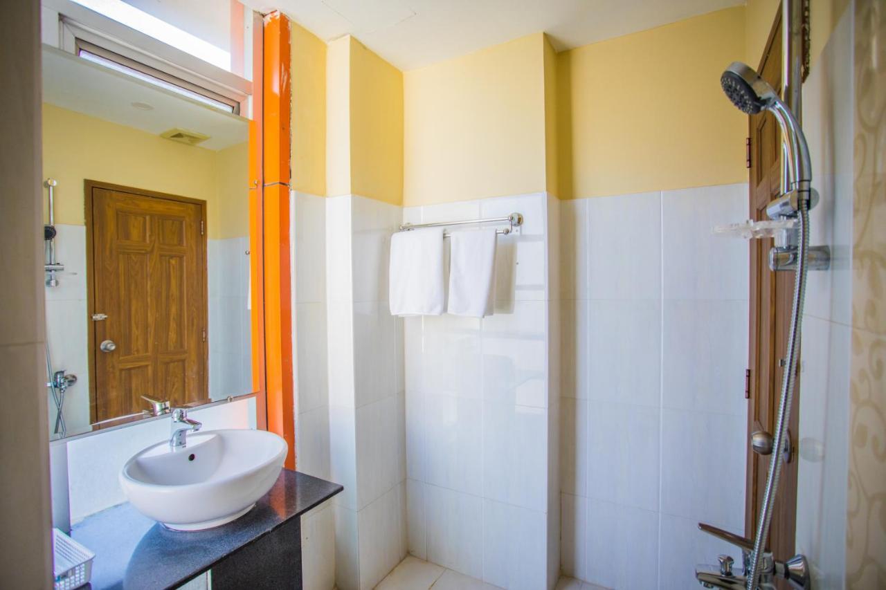 Golden Gate China Town Hotel Yangon Esterno foto